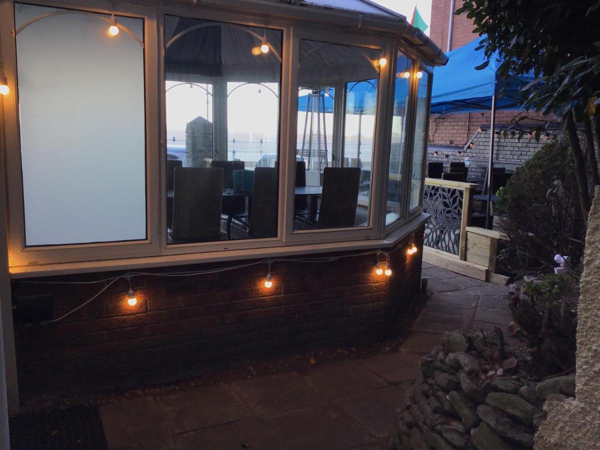Sids Restaurant And Bar With Rooms Cardiff Bagian luar foto